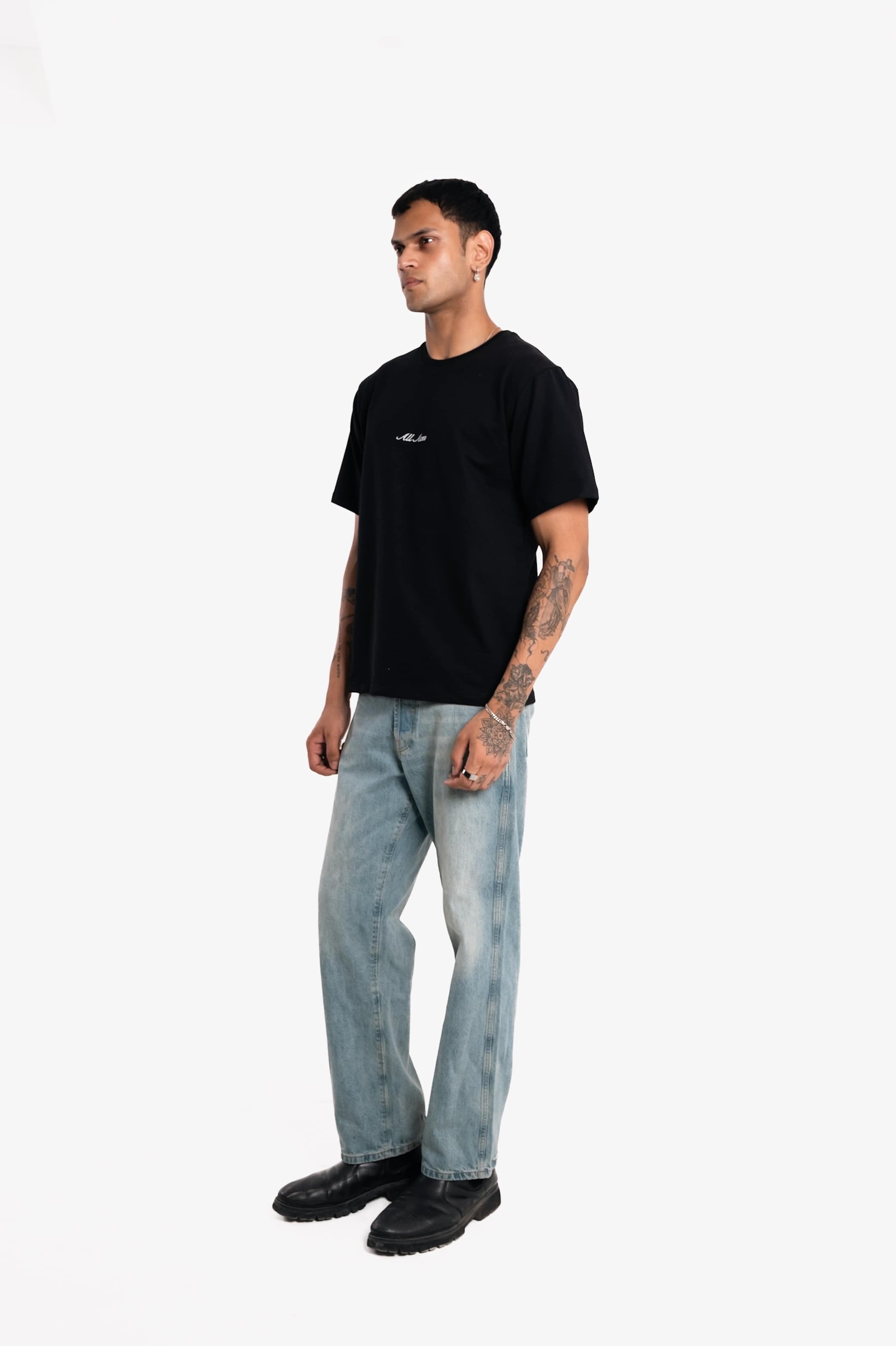 CLASSIC T-SHIRT - BLACK
